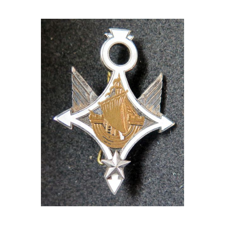 PA 9° DI : Peloton d'Avions de la 9° division d'Infanterie de fabrication Drago Paris G. 1680 en émail attache non conforme