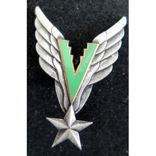 GALDIV n° 4 : insigne du groupe d'aviation légère divisionnaire n°4 de fabrication Courtois G. 2165 vert clair