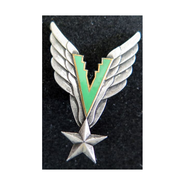 GALDIV n° 4 : insigne du groupe d'aviation légère divisionnaire n°4 de fabrication Courtois G. 2165 vert clair