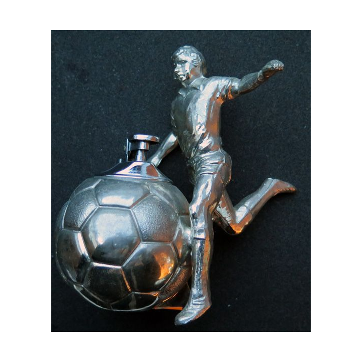 Briquet de table en forme de joueur de football 13,5 cm de hauteur 