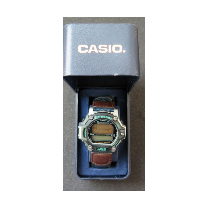 Montre CASIO Twin sensor Alti Thermo dans sa boite avec bon de garantie 1996
