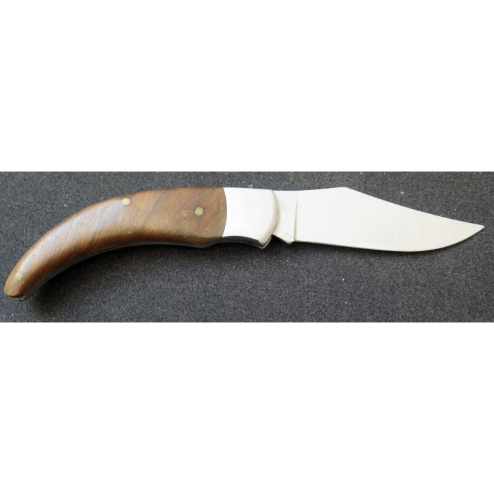Couteau corse en acier 440 manche en bois  longueur repliée 11,5 cm