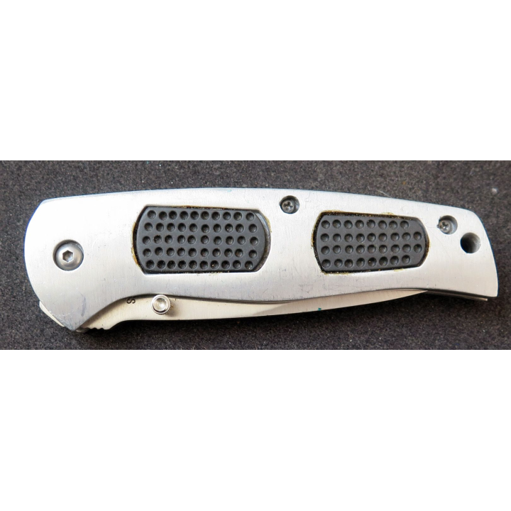 Couteau à cran d'arrêt en acier inoxydable manche en métal et caoutchouc longueur repliée 12 cm