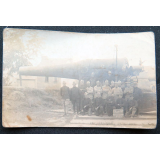 Carte postale d'élèves brigadiers du 111 Lourd classe 1918 avec le nom des personnes inscrites au dos
