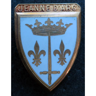 JEANNE D'ARC :  Insigne métallique du croiseur Jeanne d'Arc de fabrication Courtois en émail 