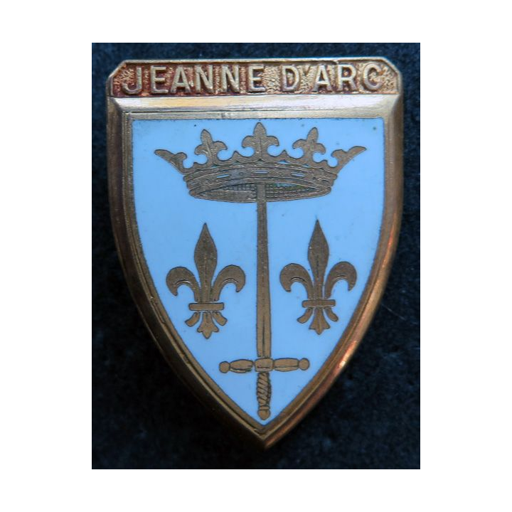 JEANNE D'ARC :  Insigne métallique du croiseur Jeanne d'Arc de fabrication Courtois en émail 
