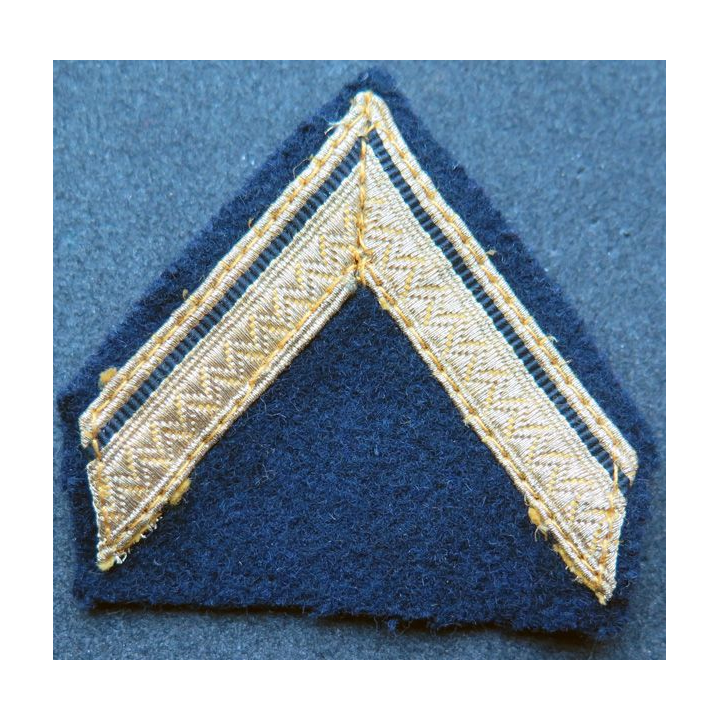 Galon de sergent ADL doré sur tissu  bleu noir avec crochets