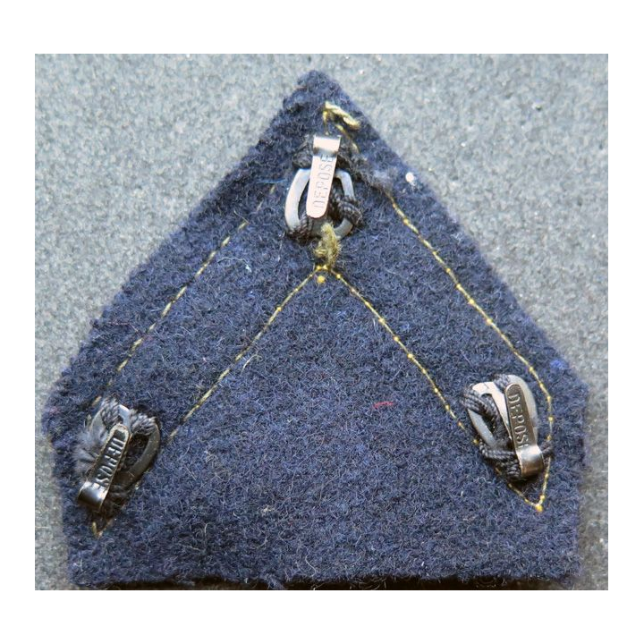 Galon de sergent ADL doré sur tissu  bleu noir avec crochets