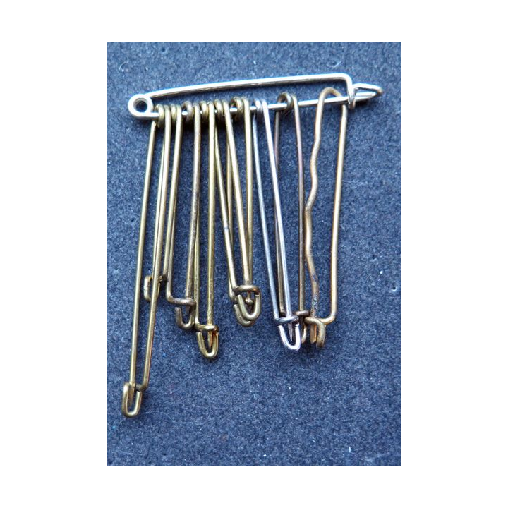 MILITARIA : lot de 10 épingles en laiton de dimensions variées
