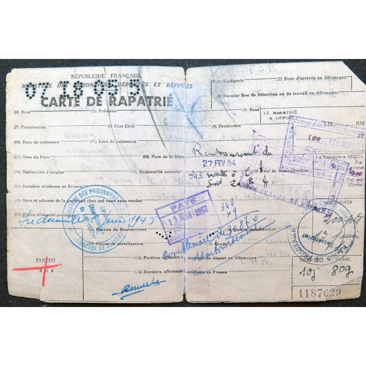 Carte de rapatrié du centre de libération ds prisonniers de guerre de Blois 19 novembre 1945