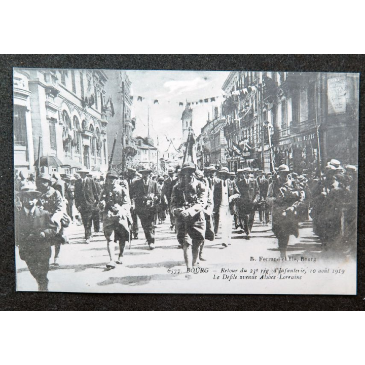 Carte postale du retour du 23° RI le 10 août 1919 avenue Alsace Lorraine