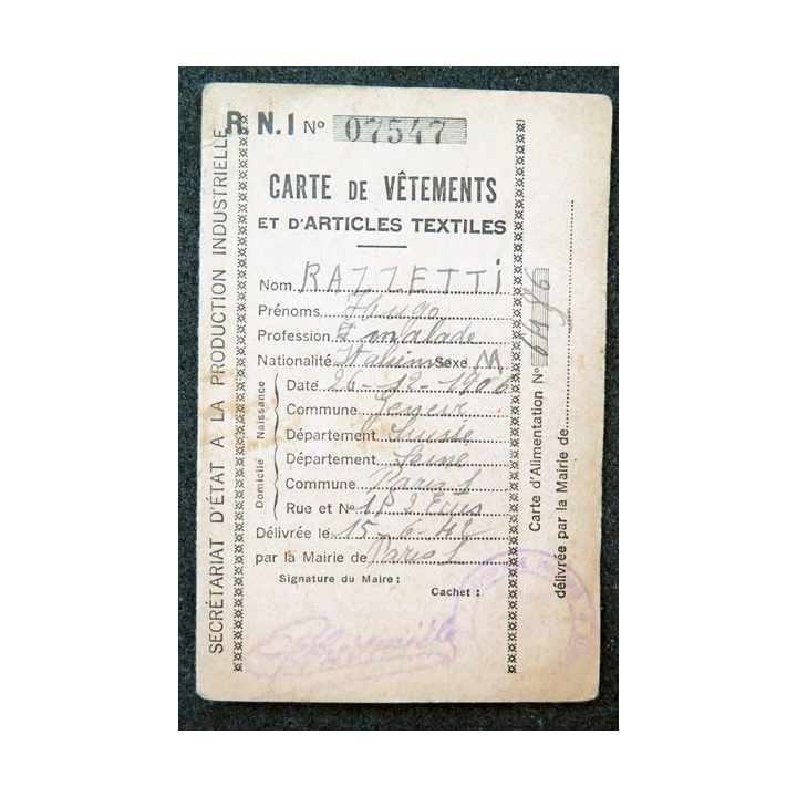 Carte de vêtements et d'articles textiles 1944 avec timbres de rationnement