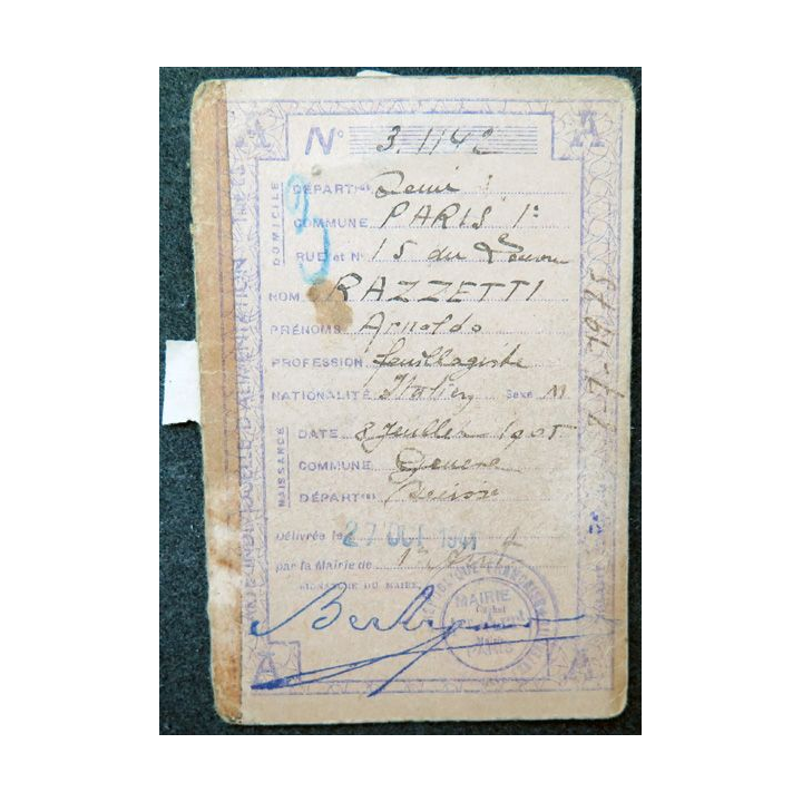 Carte de vêtements et d'articles textiles 1944 avec timbres de rationnement
