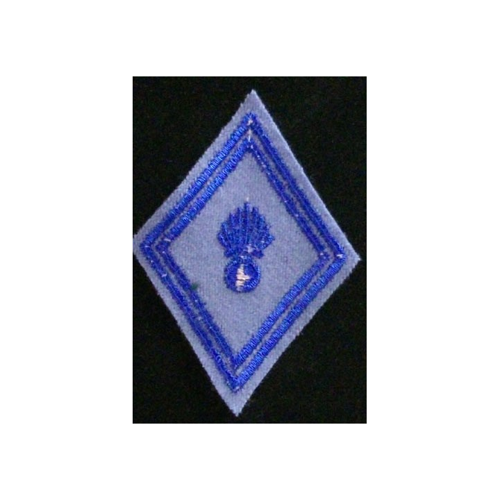 LOSANGE DE BRAS MODÈLE 45 : MATÉRIEL TROUPE (FOND BLEU CLAIR)