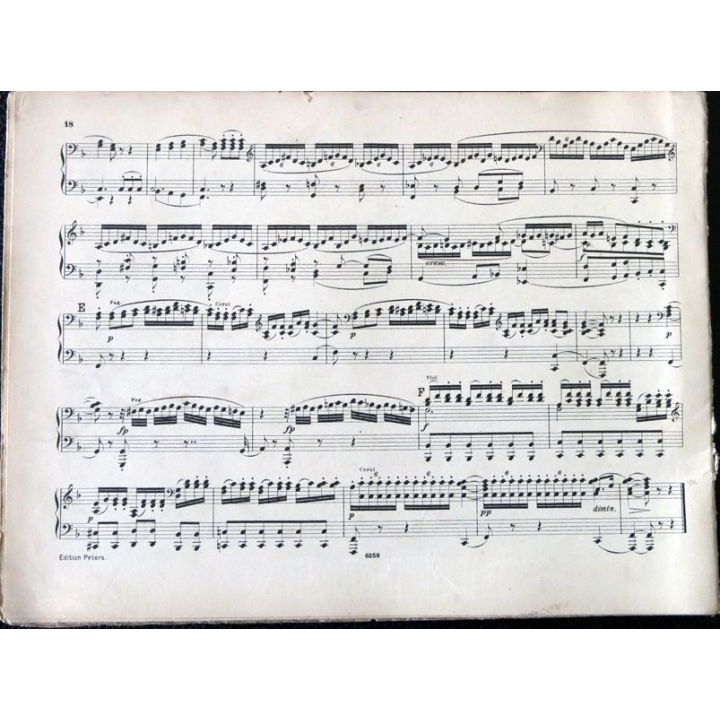 Symphonien von V.A. Mozart fûr pianoforte zu 4 Bänden bearbeitet von Hugo Ulrich édité par C.F. Peters
