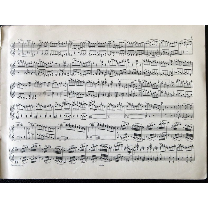 Symphonien von V.A. Mozart fûr pianoforte zu 4 Bänden bearbeitet von Hugo Ulrich édité par C.F. Peters