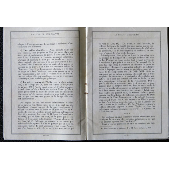 Chant Grégorien - Cœur des moines bénédictins de l'abbaye St Pierre de Solesmes sous la direction de Dom J. Gajardash