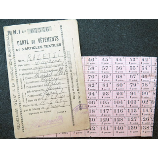 Carte de vêtements et d'articles textiles 1942 avec timbres