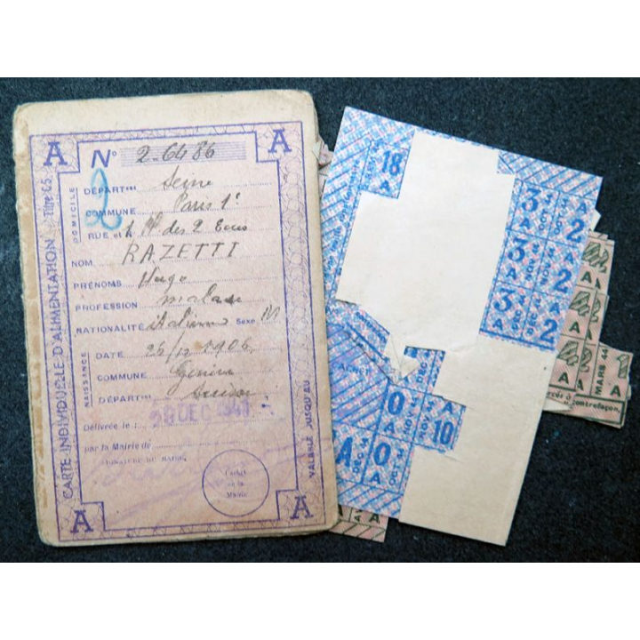Carte individuelle d'alimentation 1943 avec timbres 1944 
