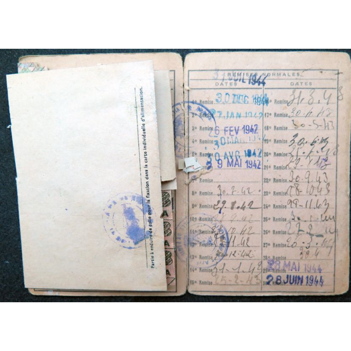 Carte individuelle d'alimentation 1943 avec timbres 1944 