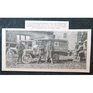 Photo tirée de journal des brancardiers américains avec voitures Ford