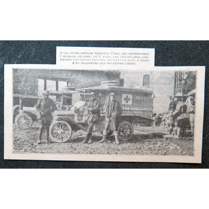 Photo tirée de journal des brancardiers américains avec voitures Ford