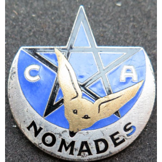 CA NOMADES : insigné métallique de la compagnie Nomades d'Algérie de fabrication Dago Paris G. 1231 en émail