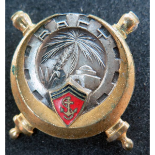 RACT :  Insigne métallique du régiment d'artillerie colonial de Tunisie de fabrication Drago Béranger en émail