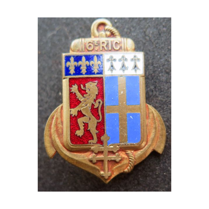 6° RIC : insigne métallique du 6° régiment d'infanterie coloniale de fabrication Courtois en émail (L181)