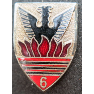 6° RCA : insigne du 6° régiment de chasseurs d'Afrique en émail grand feu de chez Drago Paris H. 157