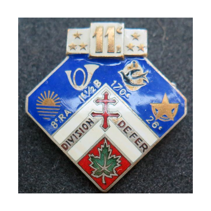 11° DI : Insigne métallique de la 11° division d’infanterie "division de fer" 1939-1940 Arthus Bertrand Paris Déposé en émail