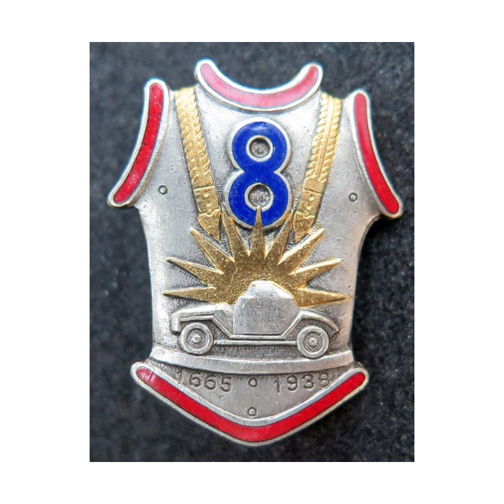 8° RC : insigne métallique du 8° régiment de cuirassiers petit modèle de fabrication Drago Romainville H. 167