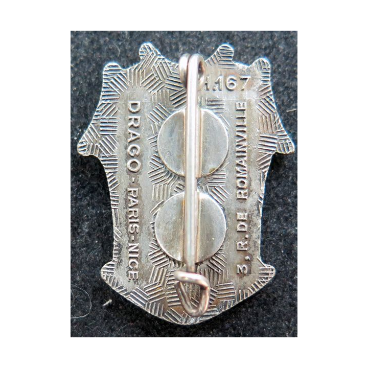 8° RC : insigne métallique du 8° régiment de cuirassiers petit modèle de fabrication Drago Romainville H. 167