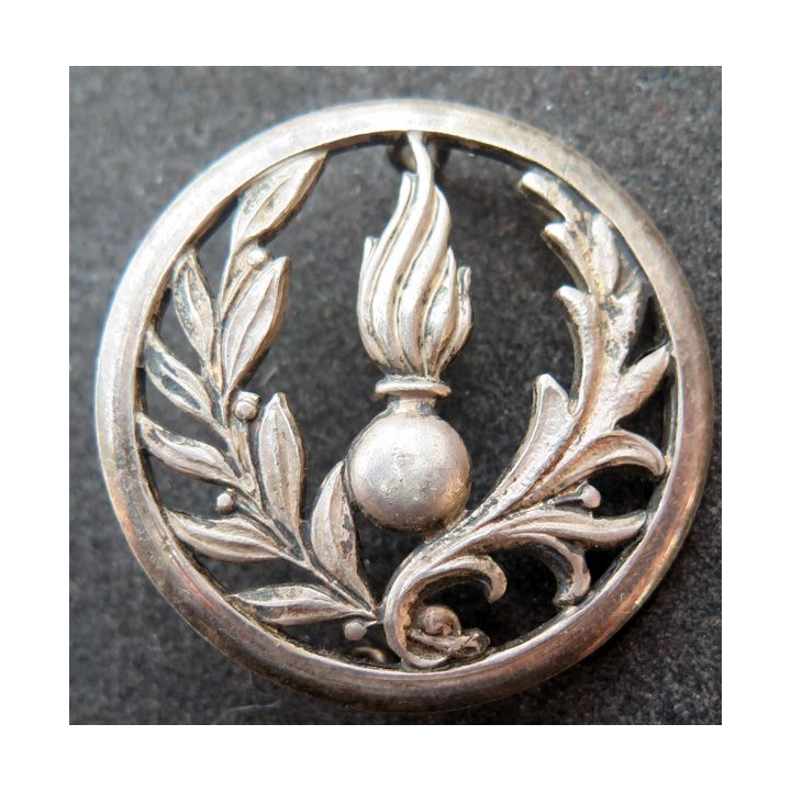 CRE : insigne de béret du commissariat argenté fabrication Beraudy-Vaure
