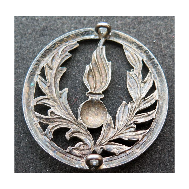 CRE : insigne de béret du commissariat argenté fabrication Beraudy-Vaure