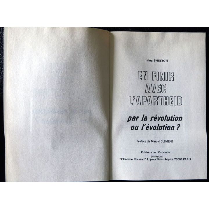En finir avec l'Apartheid par la révolution ou l'évolution de Irving Shelton aux éditions de L'Escalade