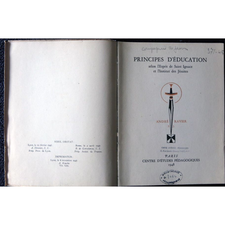 Fils de lumière principes d'éducation selon l'esprit de Saint Ignace et l'institut des jésuites par André Ravier S.J. dédicacé