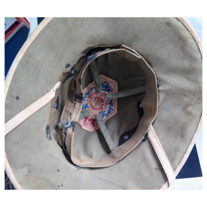 Casque colonial civil avec étiquette Xing Hiep Mu Hanoï 