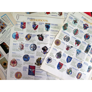 Pochette comprenant plus de 125 feuilles de photos d'insignes différentes