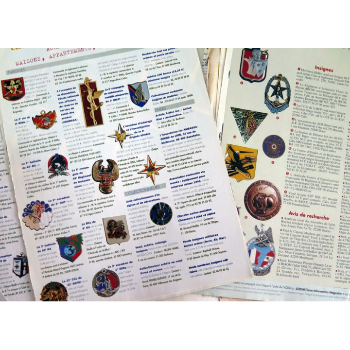 Pochette comprenant plus de 125 feuilles de photos d'insignes différentes