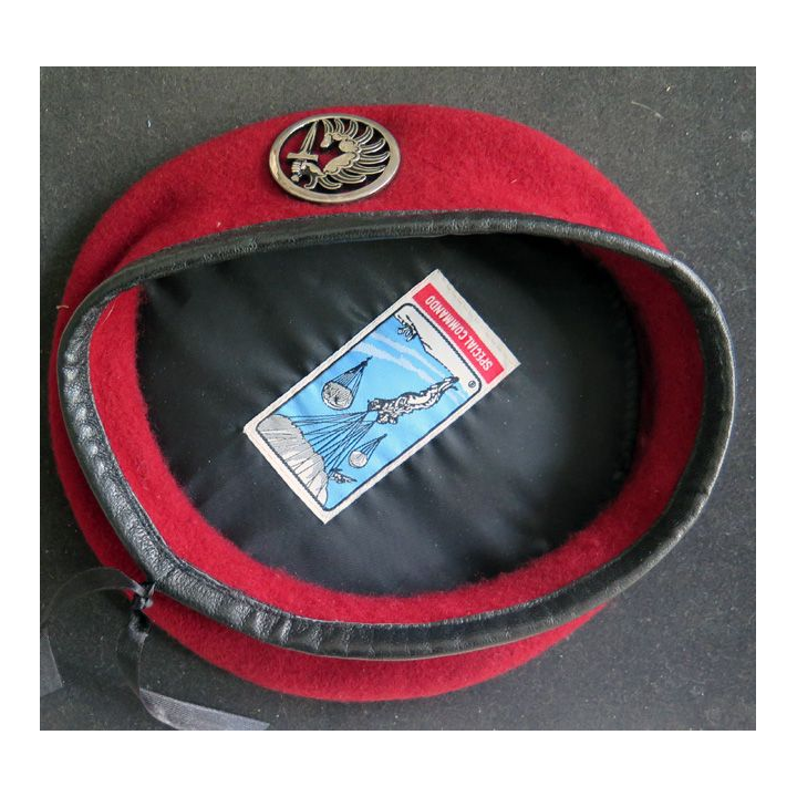 Béret rouge des chasseurs parachutistes RCP Spécial commando avec insigne T 58
