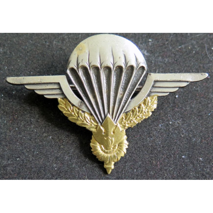 LAOS : insigne du brevet parachutiste du Laos de fabrication Drago