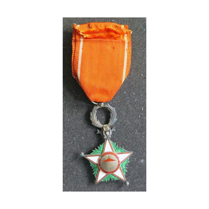 MAROC : Ordre d'Officier du Ouissam Alaouite en argent défaut d'émail 