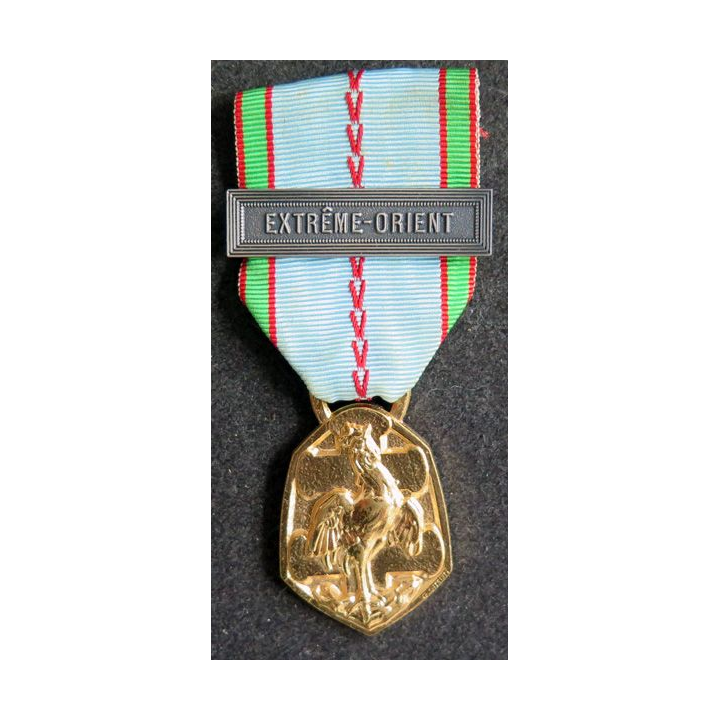 FRANCE : médaille commémorative de la guerre 1939-1945 en bronze brillant