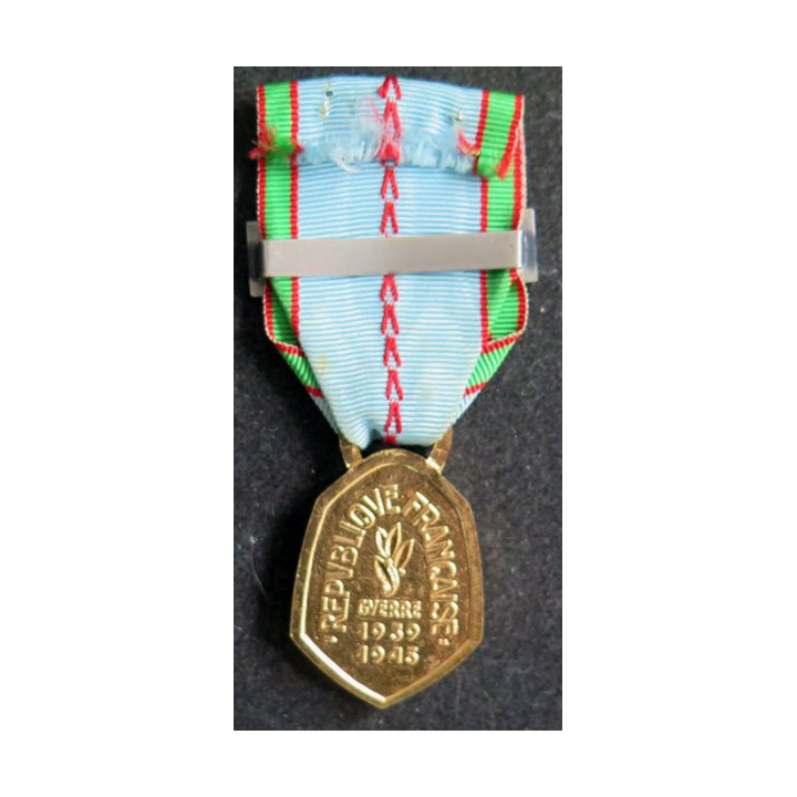 FRANCE : médaille commémorative de la guerre 1939-1945 en bronze brillant