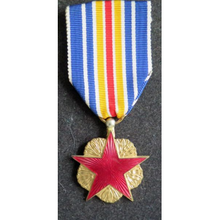 FRANCE : Médaille des blessés en métal doré étoile émaillée