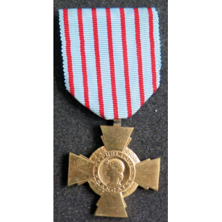 FRANCE : croix du combattant en métal doré