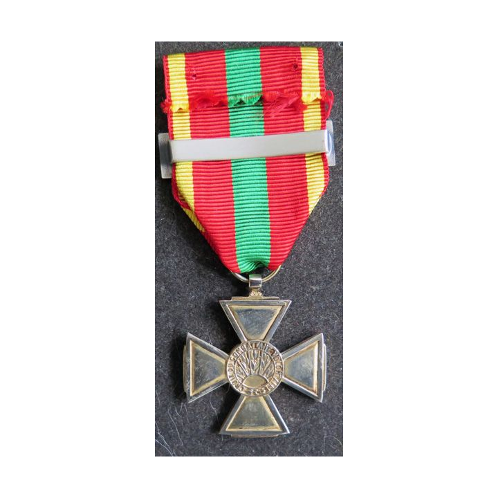 FRANCE : croix du combattant en métal doré
