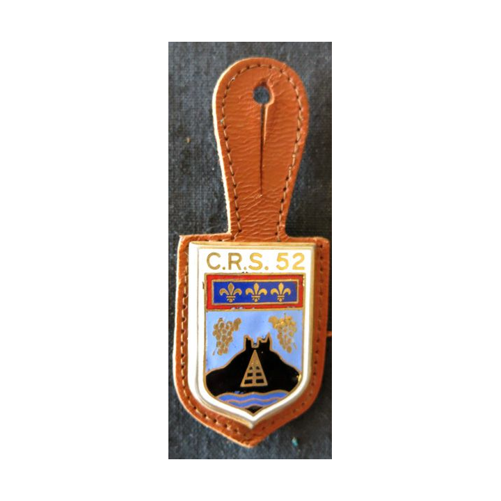 CRS 52 : insigne de la compagnie républicaine de sécurité n° 52 Sancerre, fabrication Drago Paris