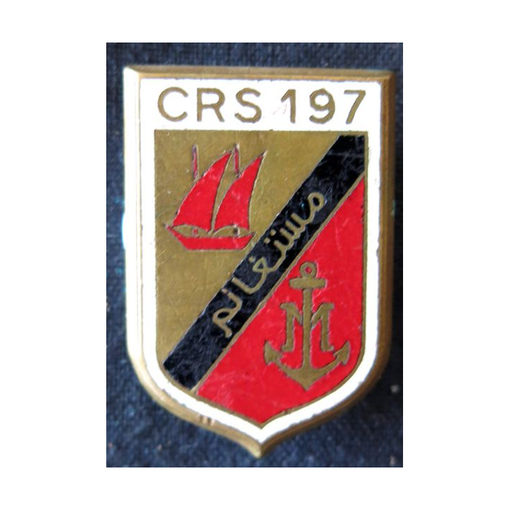 CRS 197 : insigne de la compagnie républicaine de sécurité n° 197 de Mostaganem en émail, fabrication Drago Romainville